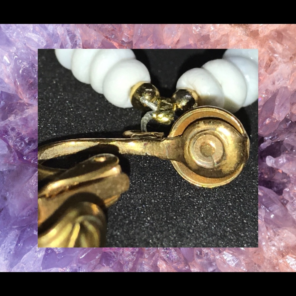 Vintage wampum shell beaded hoop clip on earrings - Picture 5 of 11